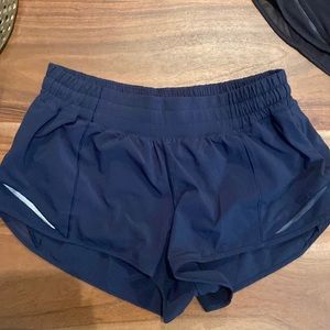 Lululemon Hotty Hot Low Rise shorts 2.5 inch